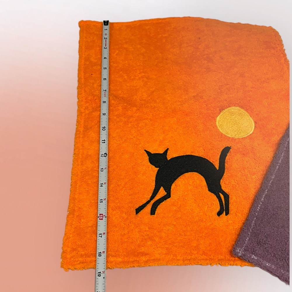Lot/2 𝑯𝒂𝒏𝒅𝒎𝒂𝒅𝒆 Halloween Hand Towels - Picture 5 of 13